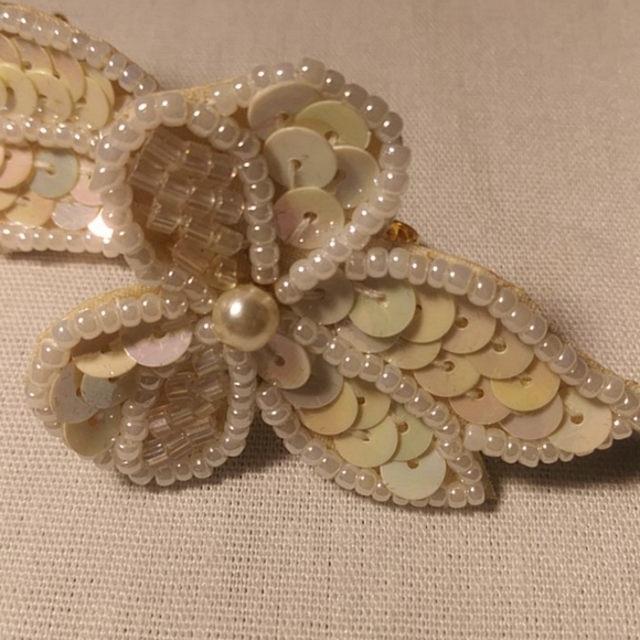 Sequin Bow wrapped in Pearls CLIP Earrings - Picture 3 of 4